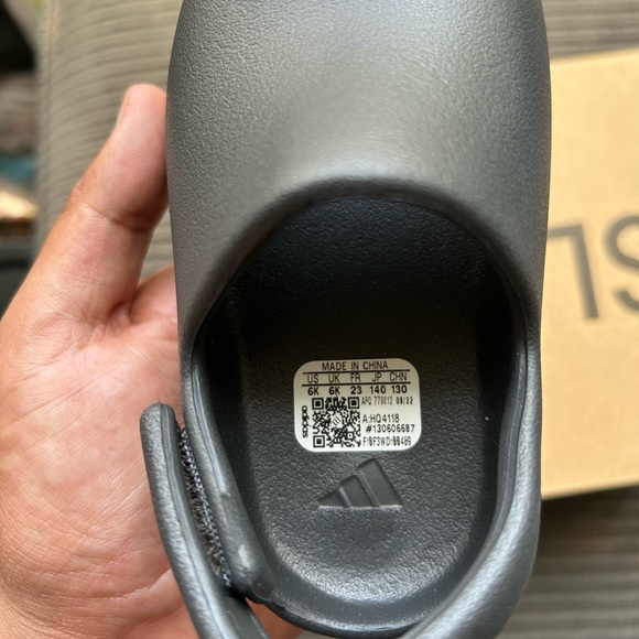 Yeezy Slide Onyx Infants - Picture 3 of 4